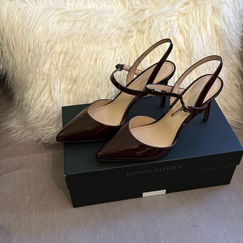 BR. Burgundy patent. Size 8